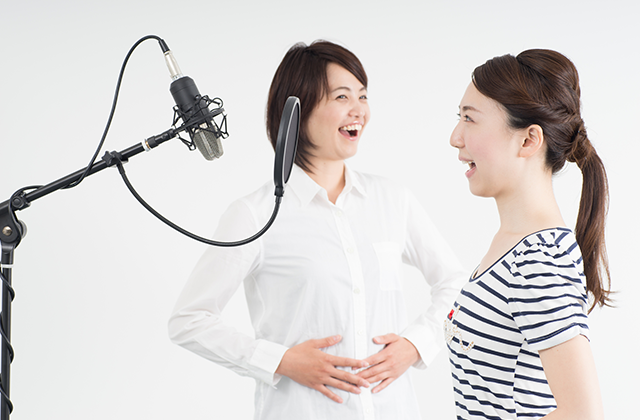 リラックスして「オ」の音で裏声を出してみる