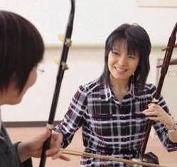 二胡|哀愁をおびた音色で女性に人気です。中国古典楽器の魅力を存分に味わってみませんか。