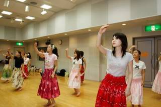 【初心者の方募集】金山駅3分☆ 振替可能☆ 土曜・夜ワンコイン体験☆ 入会金半額☆ 初めてのフラ♪