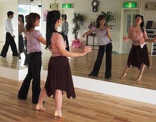 【入門コース_グループレッスン】土曜日開催中です!社交ダンス初心者歓迎・未経験者の方、大歓迎です♪