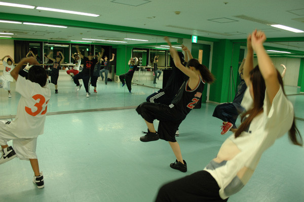 DANCE STUDIO BEASTAR
