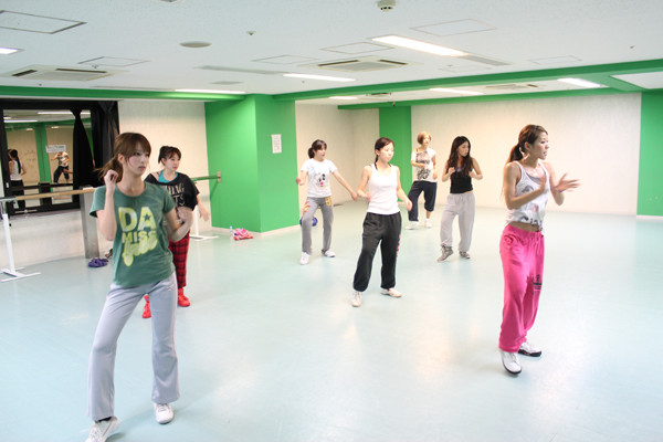 DANCE STUDIO BEASTAR