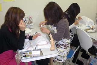手に技術を身に付けて一流のネイリスト【プロフェッショナルコース】