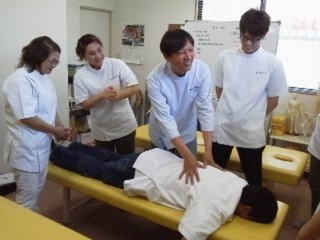 【厚生労働省認可】整体師《資格取得》シニアコース(※50歳以上)/堺市