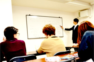 色のいろいろ楽しく学ぶ カラボ色大学