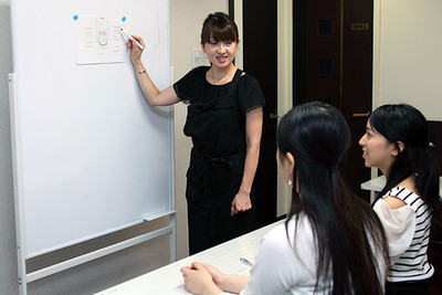自分でやってみたい にお応えしたジェルネイル 初級 東京ネイル学院 東京銀座のネイルスクール 銀座駅 有楽町駅 銀座一丁目駅周辺 グッドスクール